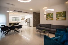 אחוזת הסהר 14