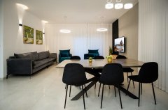 אחוזת הסהר 8