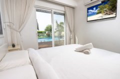 החולה האוס 8