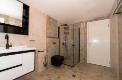 רון וילאג בוטיק 5