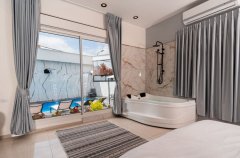 רון וילאג בוטיק 20