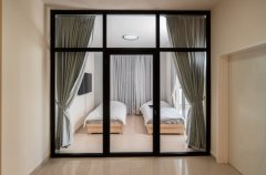 רון וילאג בוטיק 9