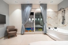 רון וילאג בוטיק 44