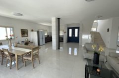 וילה לבנה יבנאל 11