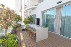 פנטהאוז AH 42 1