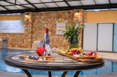 אחוזת האלונים 18