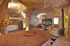 אצלנו בחצר 8