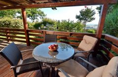 אצלנו בחצר 6