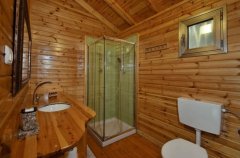 אצלנו בחצר 42