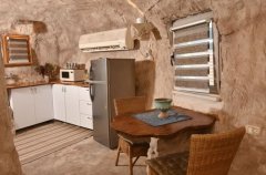 אצלנו בחצר 46