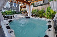 אואזיס פאלאס 1