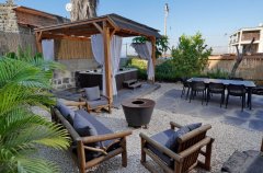 אואזיס פאלאס 81