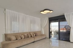 בין תכלת לכנרת 32