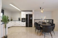 בין תכלת לכנרת 34