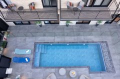 פסגת השמונה 79