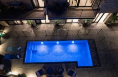 פסגת השמונה 73