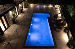 פסגת השמונה 74