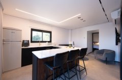 פסגת השמונה 62