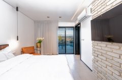 פסגת השמונה 57