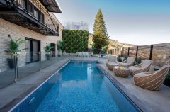 פסגת השמונה 9