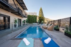 פסגת השמונה 56