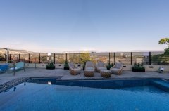 פסגת השמונה 52