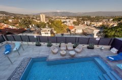 פסגת השמונה 15