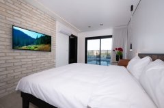 פסגת השמונה 11