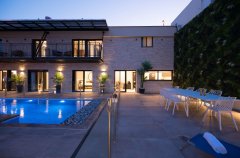 פסגת השמונה 82